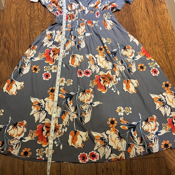 GORGEOUS NWOT floral midi dress - Picture 4 of 4